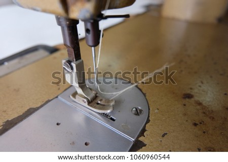 Industrial Sewing Machine Use a dozen sewing or to make up for a main occupation, It can be sewn either thick fabric, thin fabric, sewn leather, sewing shoes or even sewing canvas.