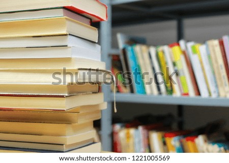 Bunch a book on a table