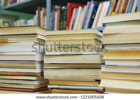 Bunch a book on a table