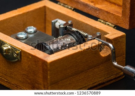 Small wooden musoc box
