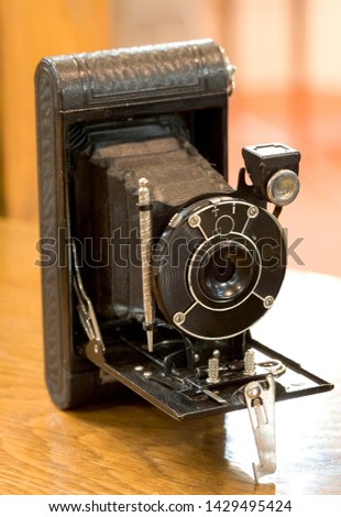 Old photographic camera format 6 x 9 centimeters, with bellows