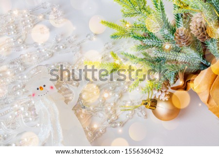 Christmas material.
Christmas tree and snowman ornament
