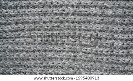 Wool scarf with brand label	
