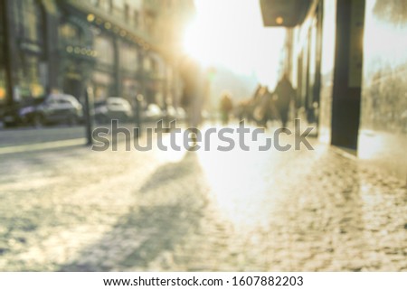 BLURRED CITY STREET IN SUN LIGHT, VINTAGE URBAN BACKGROUND