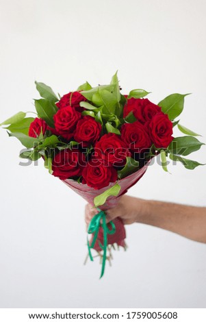 Bouquet of red roses.
10 roses in red packaging.