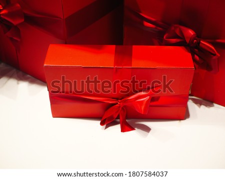 red gift wrapping, gift wrapping for the holiday