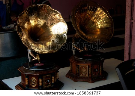 Gramophone record player ancient Chor Bazar 