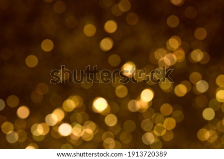 GOLDEN BLURRED LIGHTS ON DARK BROWN BACKGROUND, GLITTERING CIRCLE PATTERN, LIGHT BOKEH