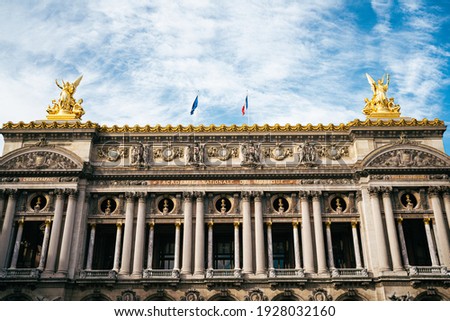 Front of the Opéra of Paris