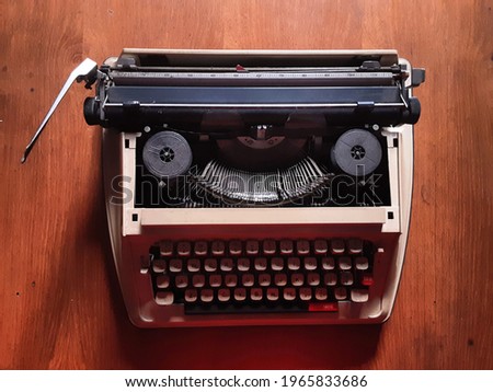 An old typewriter on desk