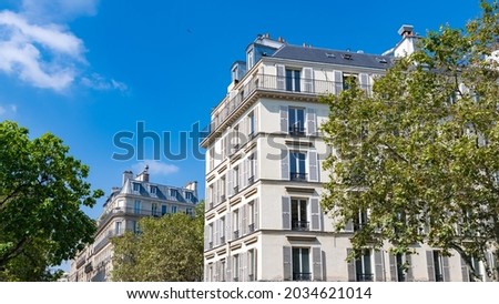 Paris, typical building boulevard des Invalides, in a luxury district
