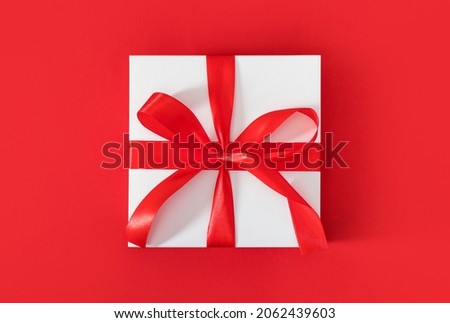white gift box christmas card red background