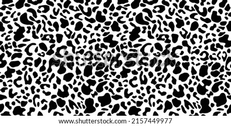 Abstract animal skin of leopard, seamless pattern. Jaguar, cheetah fur print. Black and white vector background.