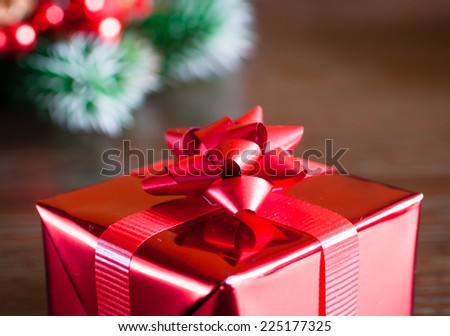 Single red gift box