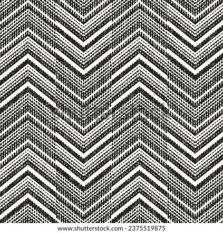 Monochrome Irregularly Knitted Textured Chevron Pattern