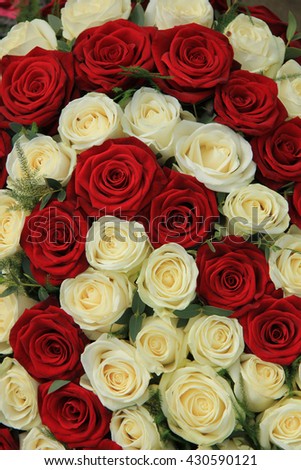 Red and white roses in a wedding centerpiece