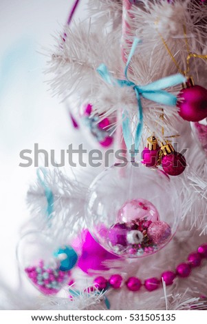 The pink balls hang on the Christmas Tree