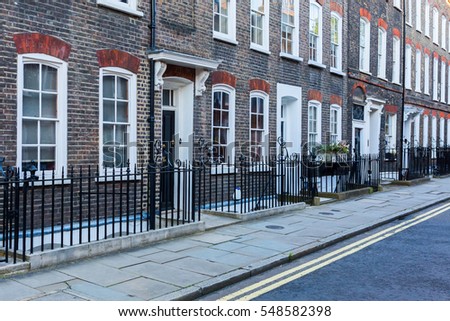 picture of old buildings in London, UK