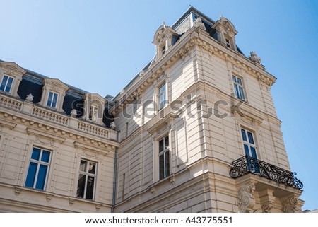 classic paris architecture elements